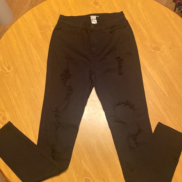 Fashion Nova Denim - Fashion Nova Women’s 9(28) Black Distressed Skinny Jeans Stretch Made in USA